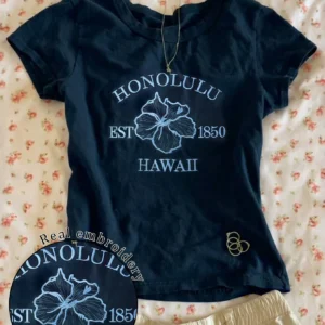 SHEIN Hawaiian Letter & Floral Embroidery Design Women's Regular Fit Short Sleeve Round Neck T-Shirt, Gift For Friends